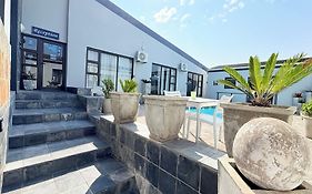 Le Blue Guesthouse